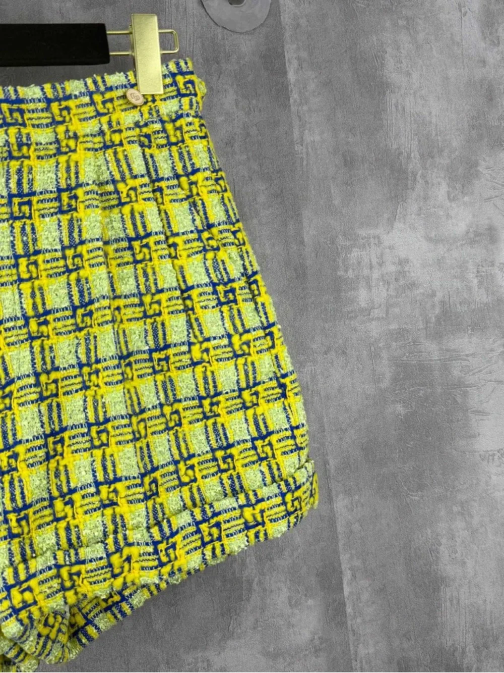 🚩steal Gucci Yellow and Navy Plaid High-Waist Bouclé Shorts - Picture 2 of 8